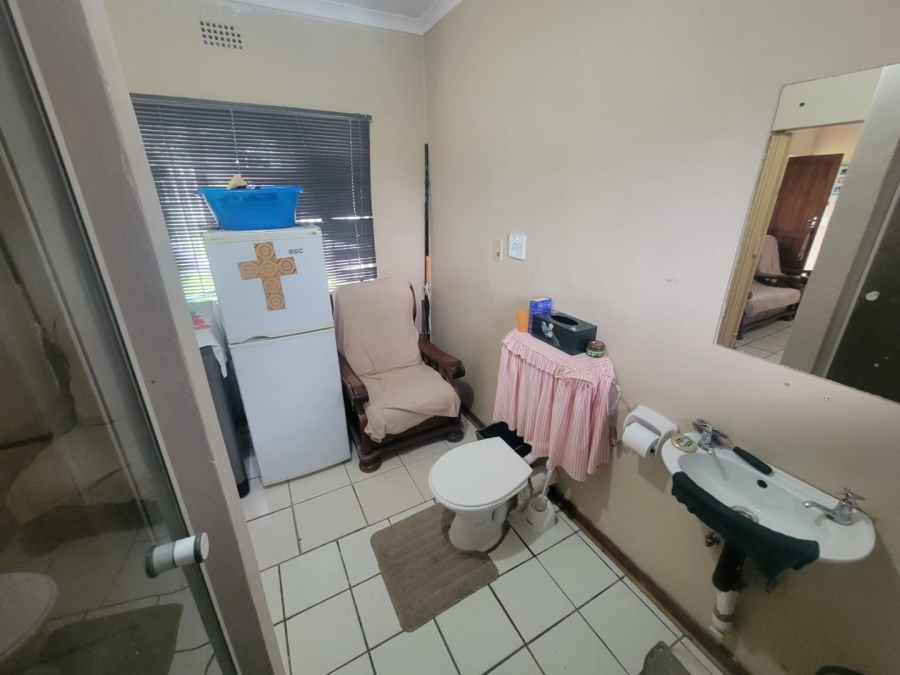 6 Bedroom Property for Sale in Jordania Free State